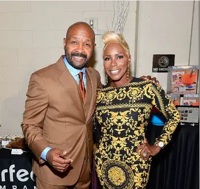Sommore and on-stage partner/husband , Rushion McDonald pose for pictures