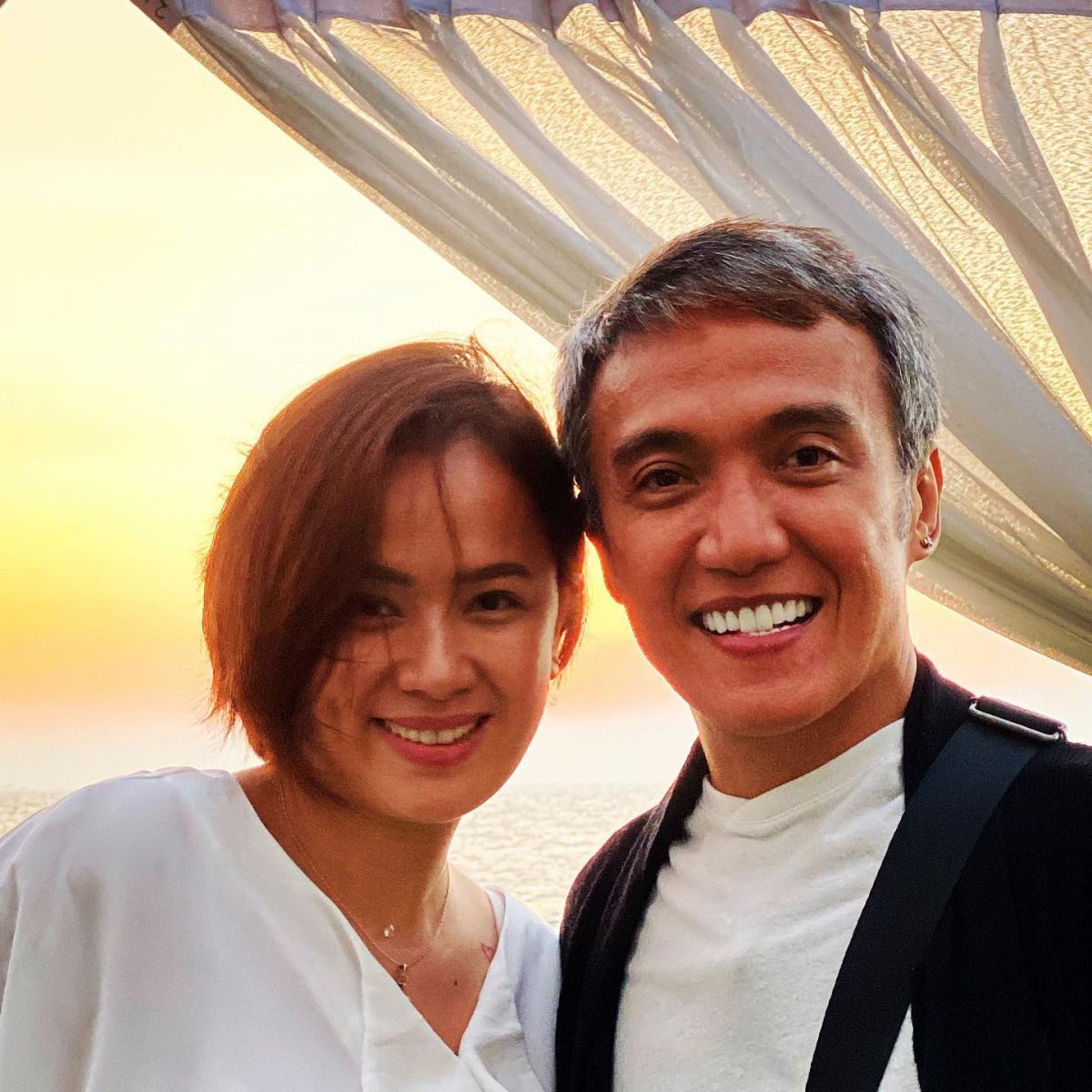 Arnel Pineda With His Wife 