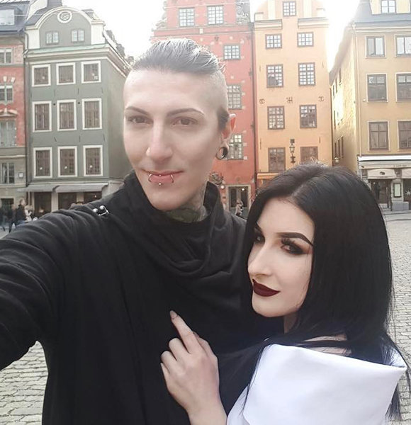 Chris Motionless, Relationship With Girlfriend – Artistic And Rare!