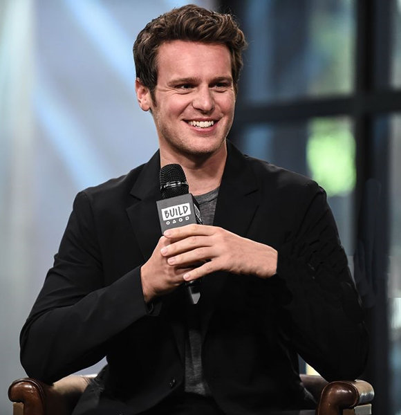 Openly Gay Actor Jonathan Groff Talks On Boyfriend; Dating Gone Wrong?