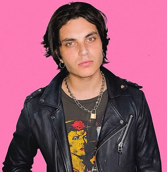 Samuel Larsen Girlfriend, Dating, Family, Net Worth