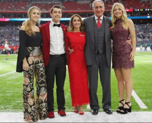 Arthur Blank alongside his former wife Angela Macuga and children