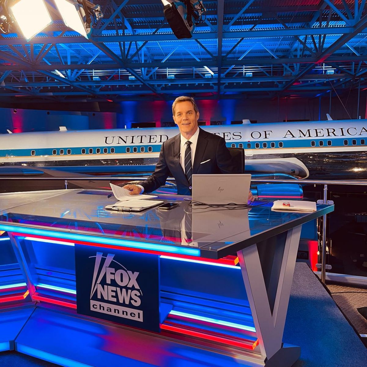 Bill Hemmer Recently On The Studio Of Fox News