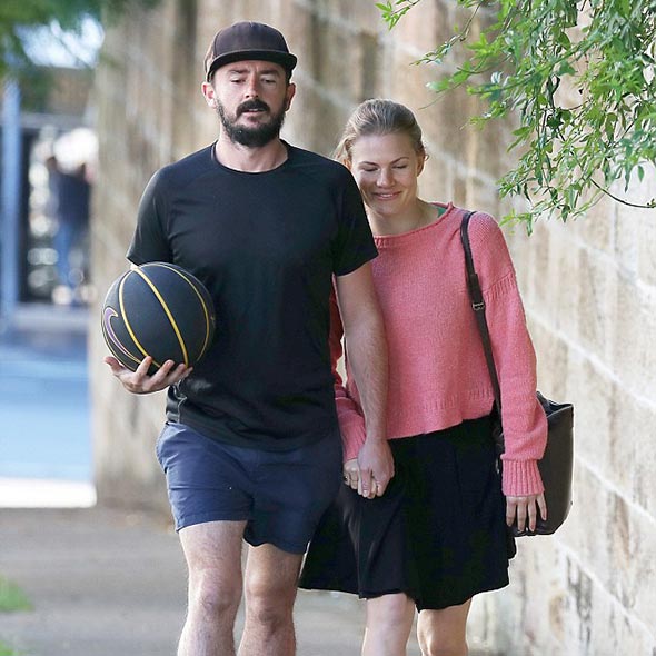 Bonnie Sveen, Pregnant Lady of 'Home and Away', Strolling With Boyfriend? Not Engaged?