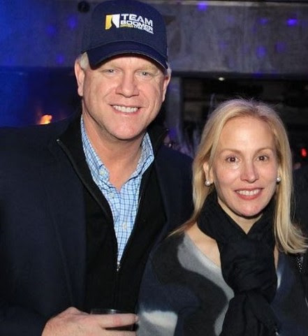 Boomer Esiason With His Wife 