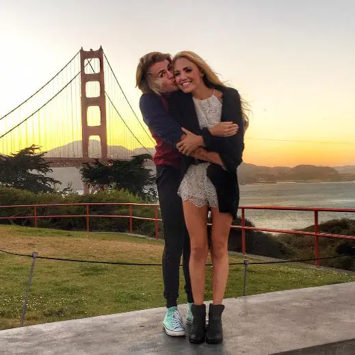Vine Star Cole LaBrant, Young Age Snapchat Crazy, With Fashion Blogger Girlfriend. Who is She?