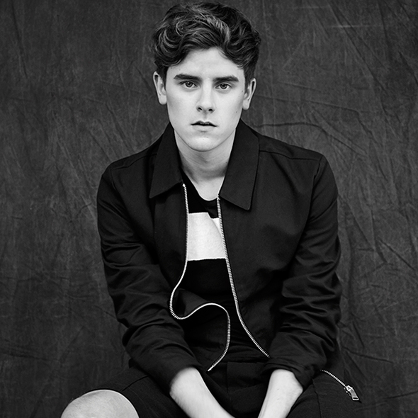 Connor Franta Could Not Hide Out His Gay Side Despite Having Girlfriends In Past; Kissing YouTuber Boyfriend Rumor Any True?