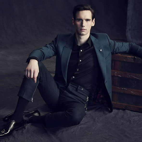 Cory Michael Smith: Is he Dating an Actress Girlfriend? Is He Gay?