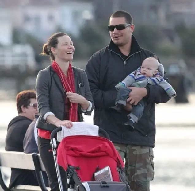 Evangeline Lilly with her boyfriend and children