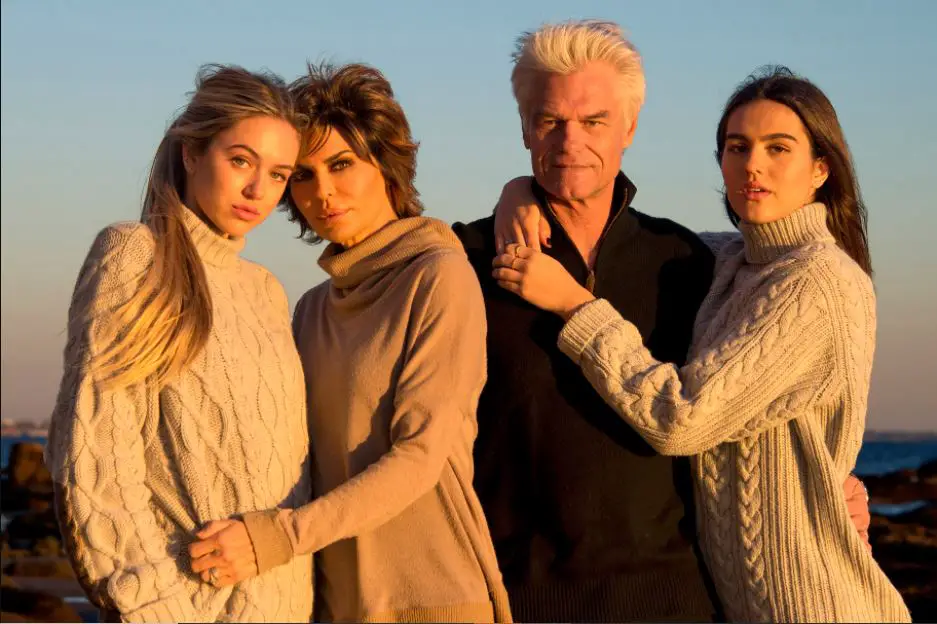 Harry Hamlin alongside his wife and children