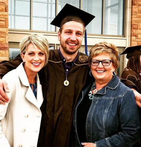 Jamie Yuccas With Her Brother And Mother
