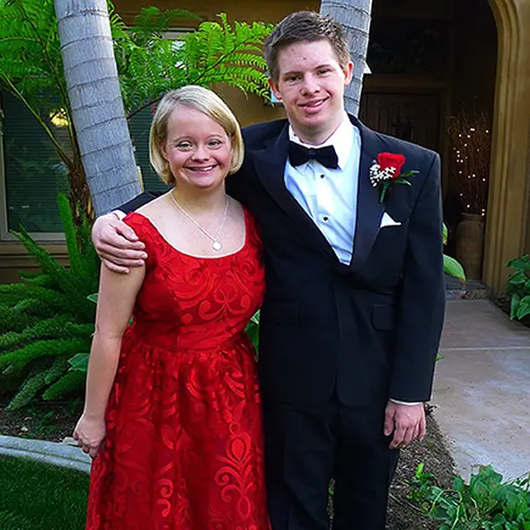 Shattered Hearts! Glee Actress Lauren Potter Calls off Engagement with her Boyfriend Timothy Spear
