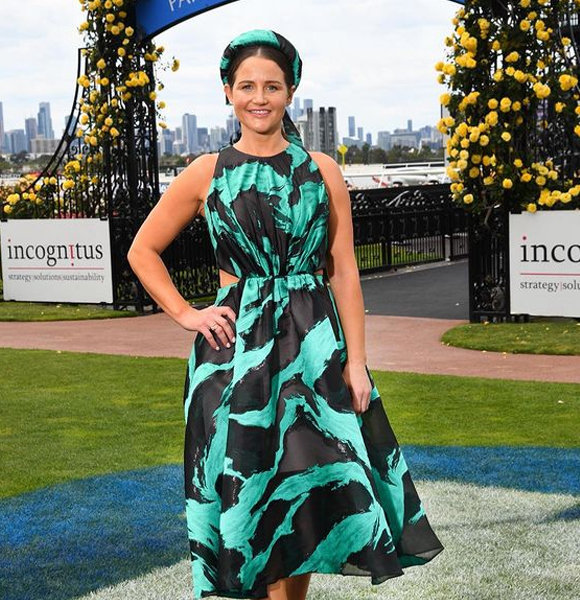 Michelle Payne's Out & Public Relationship Is Still On?