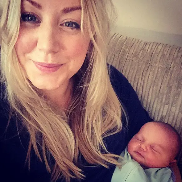 Sarah-Jayne Ljungstrom Broadcasts Birth of her Baby Girl through Facebook Live!