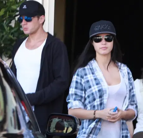 Alexis Knapp Still Dating Her Boyfriend Ryan Phillippe? Married The Father Of Her Baby Daughter Or Not?