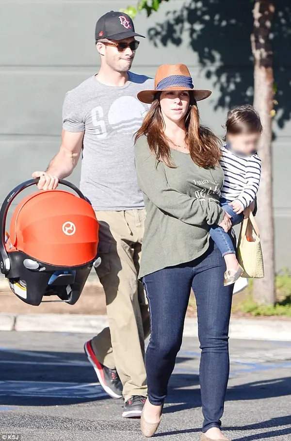 Brian-Hallisay-wife-Jennifer-Love-Hewitt-with-daughter-and-son