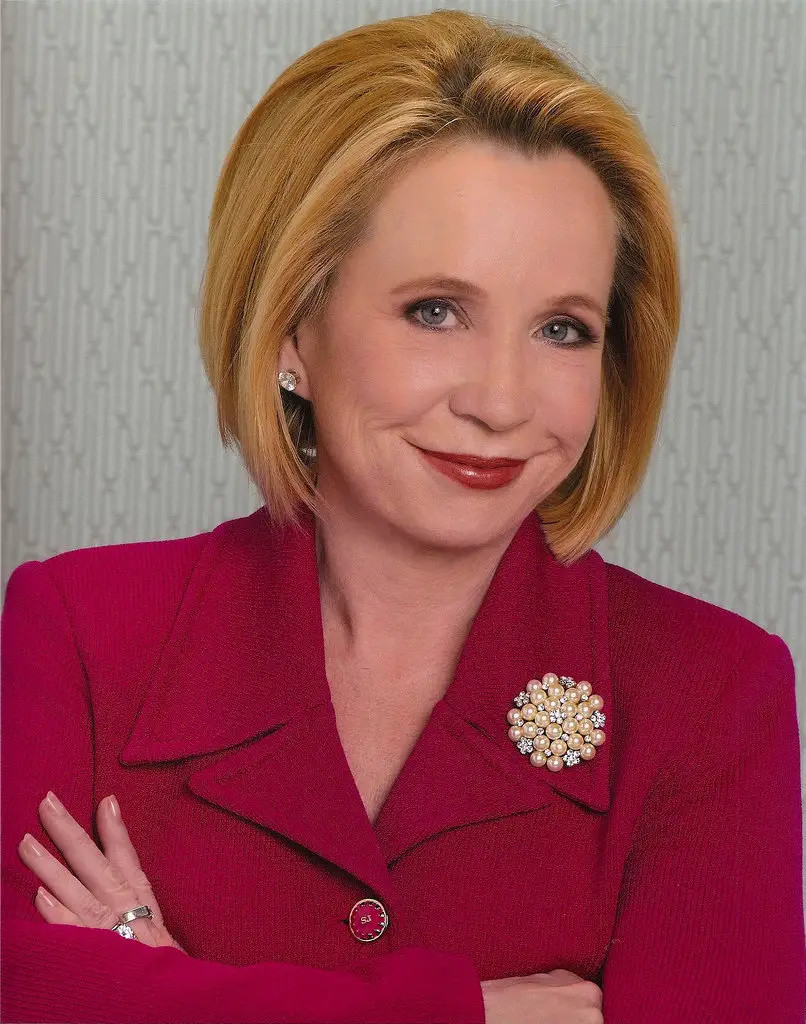 Friends' Debra Jo Rupp Married Life Only Exists In On-Screen Roles; Has A Husband In Real Life?
