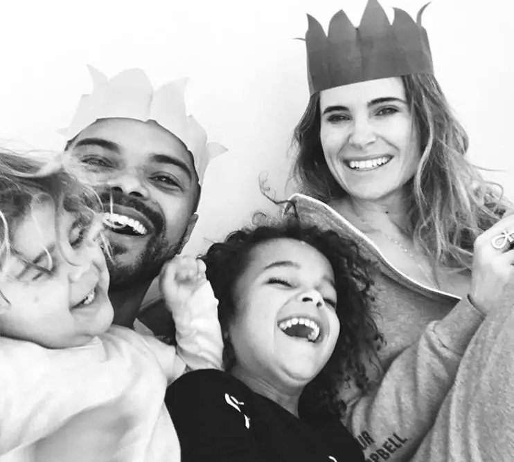 Eka Darville posing with wife Lila Darville and Children in December 2019