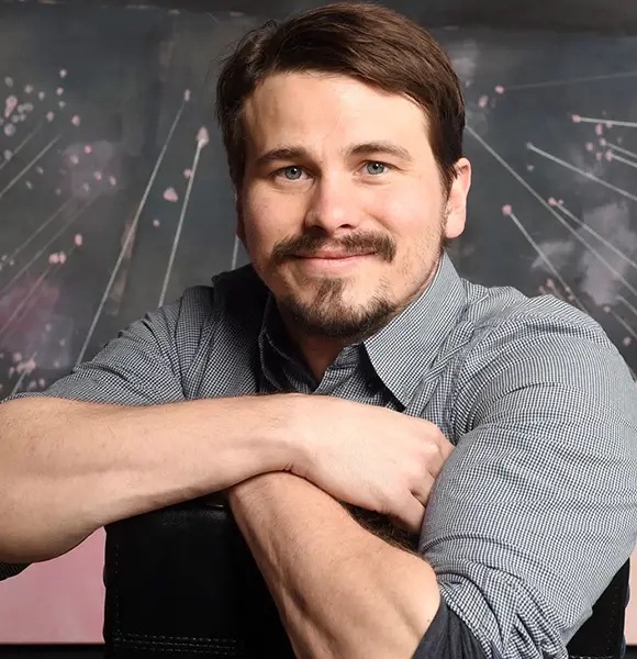 Hugs For Everyone! Jason Ritter Breaks Guinness World Record In One Minute