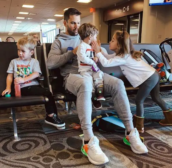 Jessie-James-Decker-husband-Eric-with-kids2020