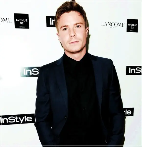 Joe Dempsie Girlfriend, Dating, Gay, Net Worth