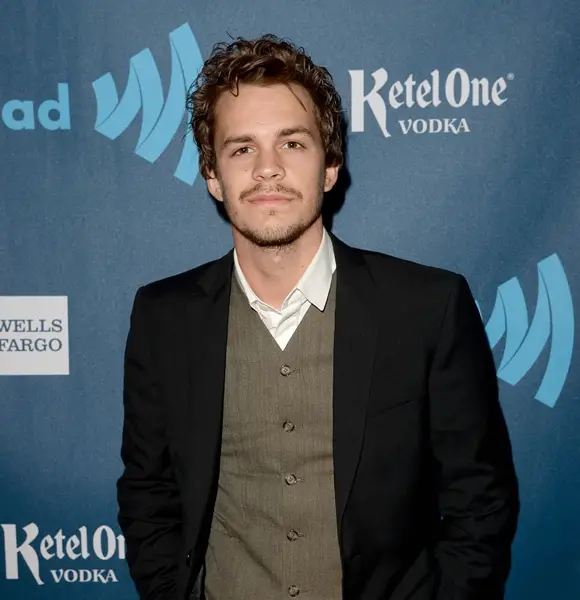 Johnny Simmons girlboss