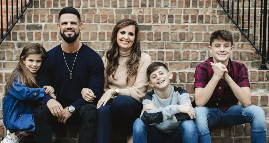 Steven Furtick Net Worth, Salary, Age, Height, Bio, Family, Career, Wiki