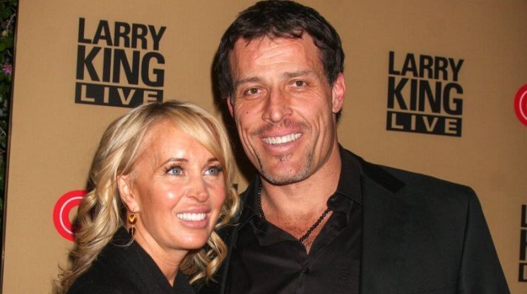 Tony-Robbins-with-wife-Sage2020