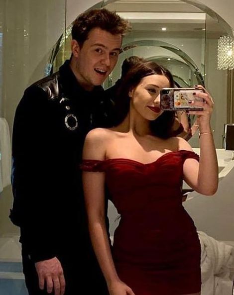 YouTuber-Muselk-Wiki-Unveils-Girlfriend-Dating-Sisters-Details