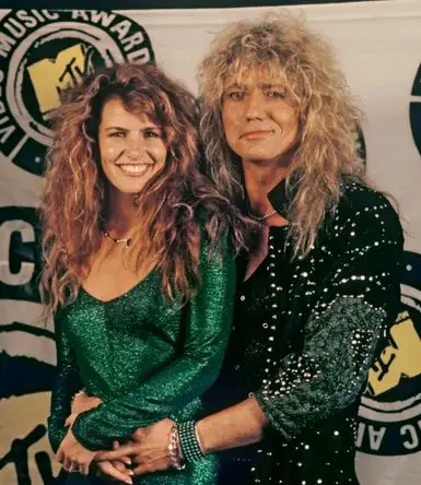    David Coverdale comrelaxada, mulher Cindy Barker 