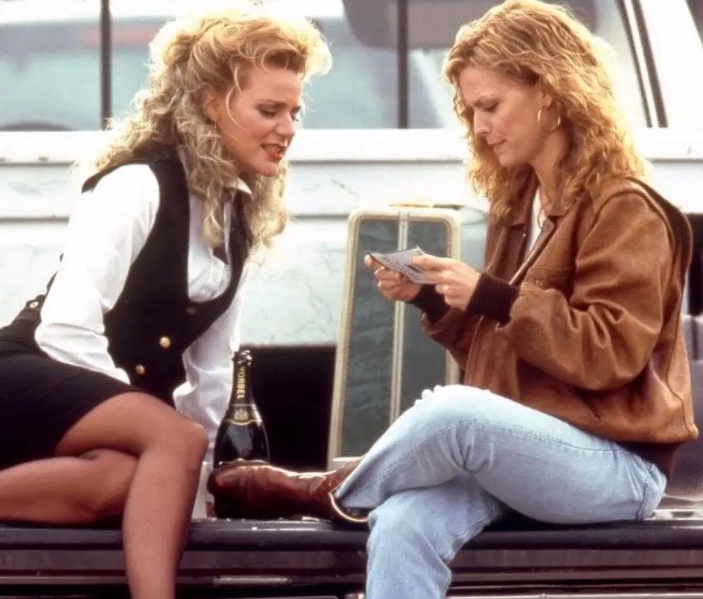 Dedee Pfeiffer and Michelle Pfeifferâ€™s picture from the set of Up Close & Personal 