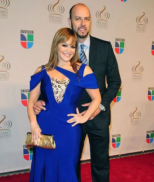 Jenni Rivera and Esteban Loaiza attaining an event 