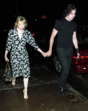 Jack White, spotted walking together with Renee Zellweger