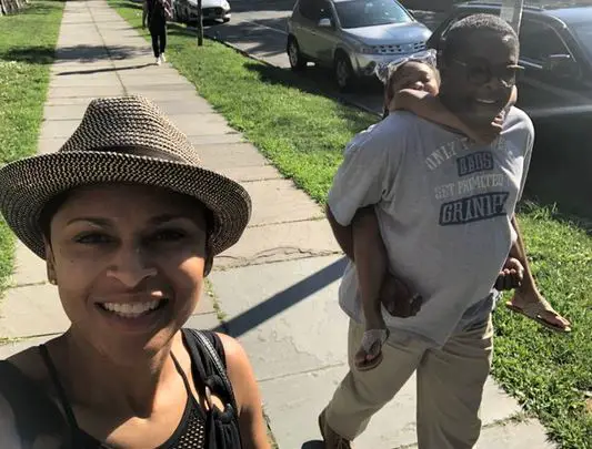 Jerickaâ€™s selfies picture with her father and daughter 