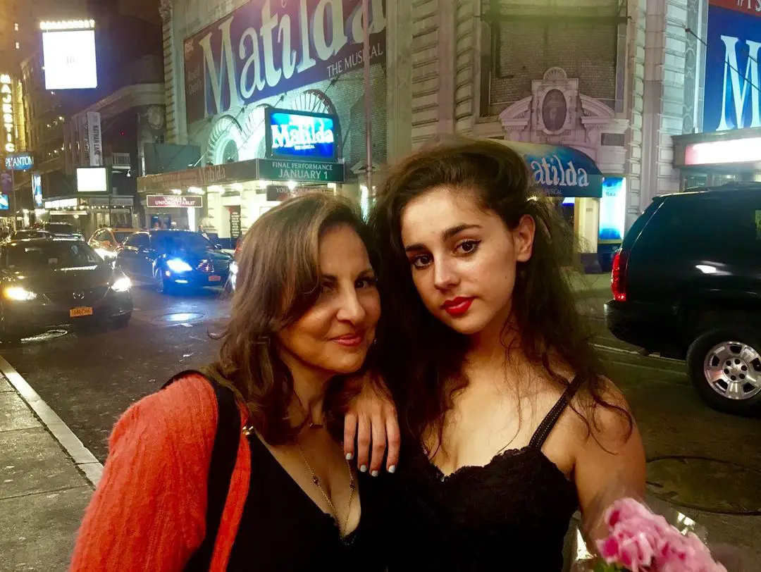 Kathy Najimy posing with her daughter