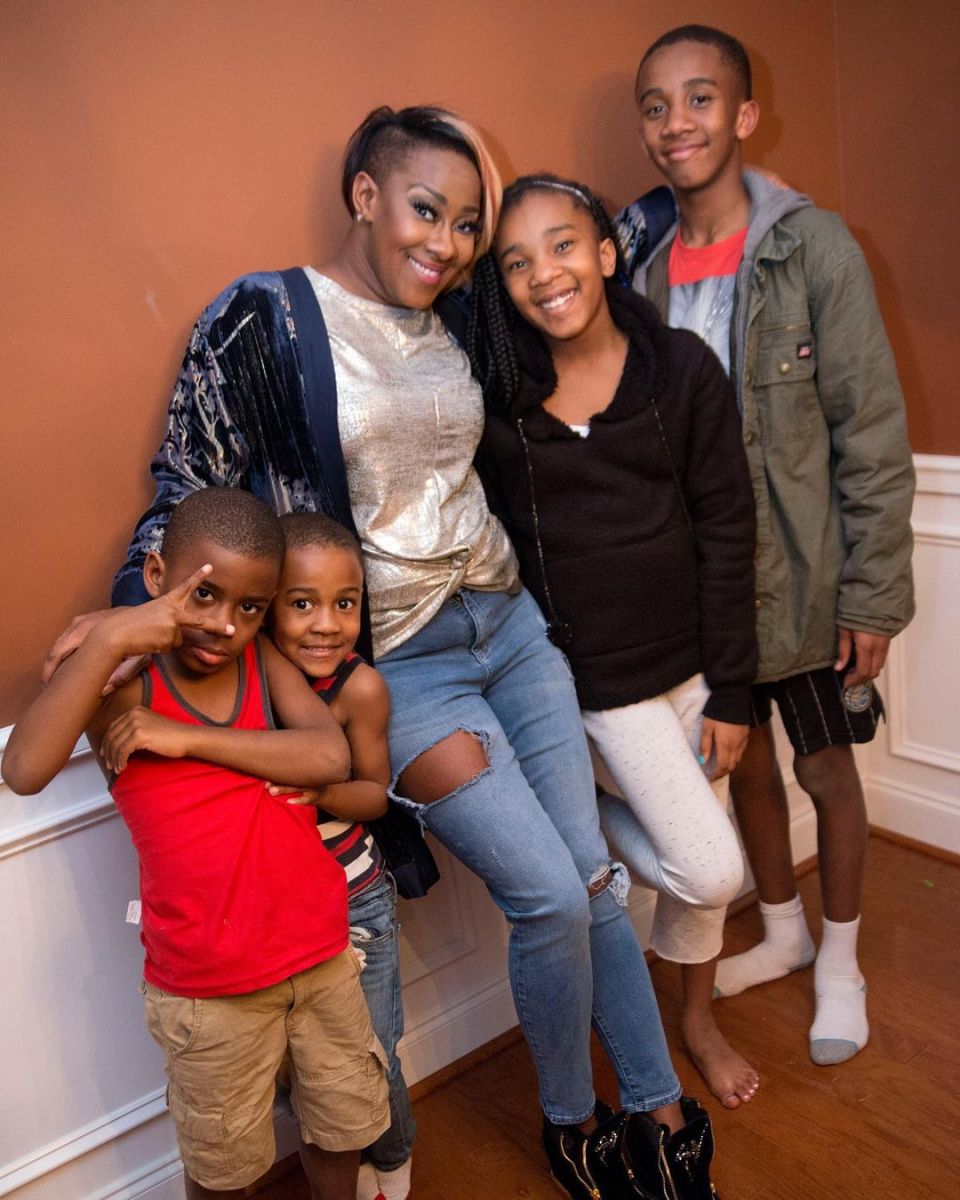 Leâ€™Andria Johnson with her kids 