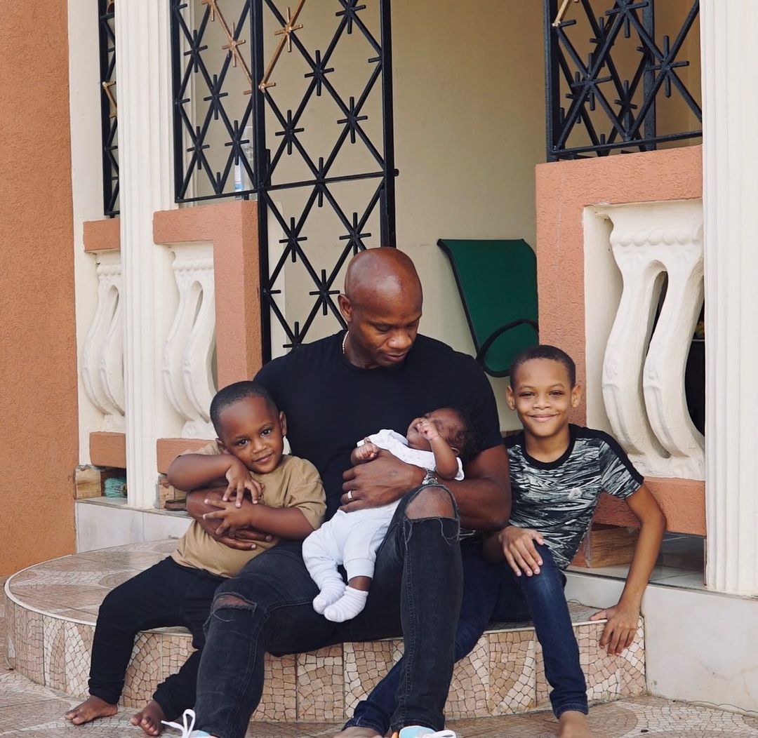 Asafa Powell and his children
