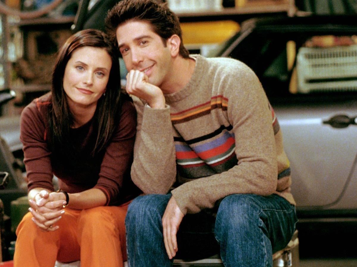 Courteney Cox and David Schwimmer In The Set of Friends