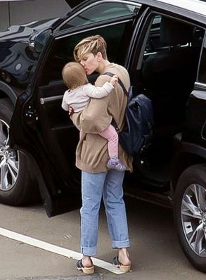 Scarlett Johansson with her daughter
