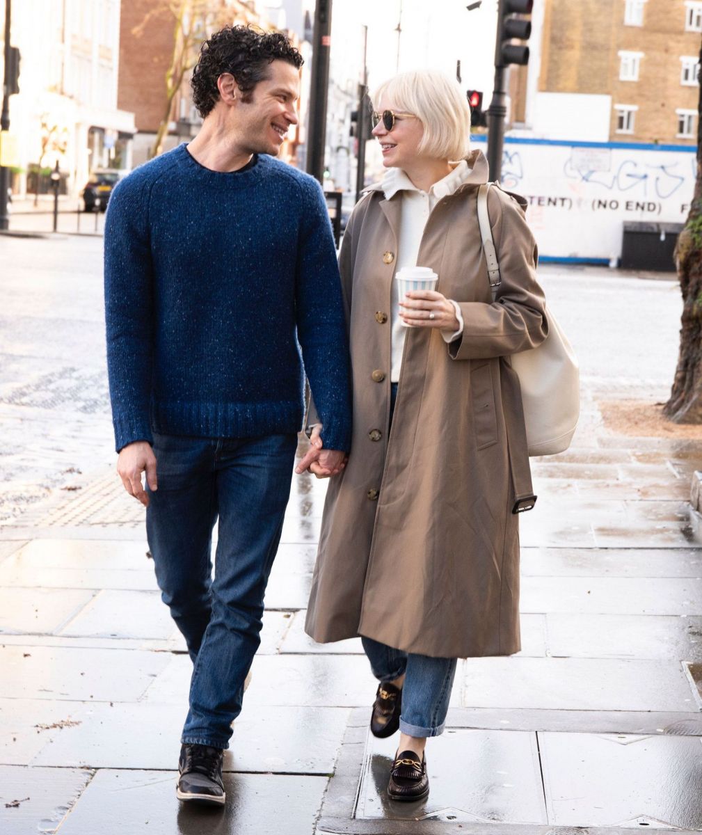 Michelle Williams and Thomas Kail takina a sweet walk 