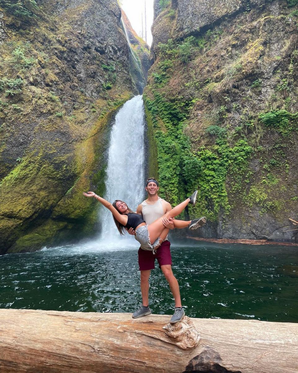 Steph Pappas enjoying her vacation with her boyfriend, Ross Smith 